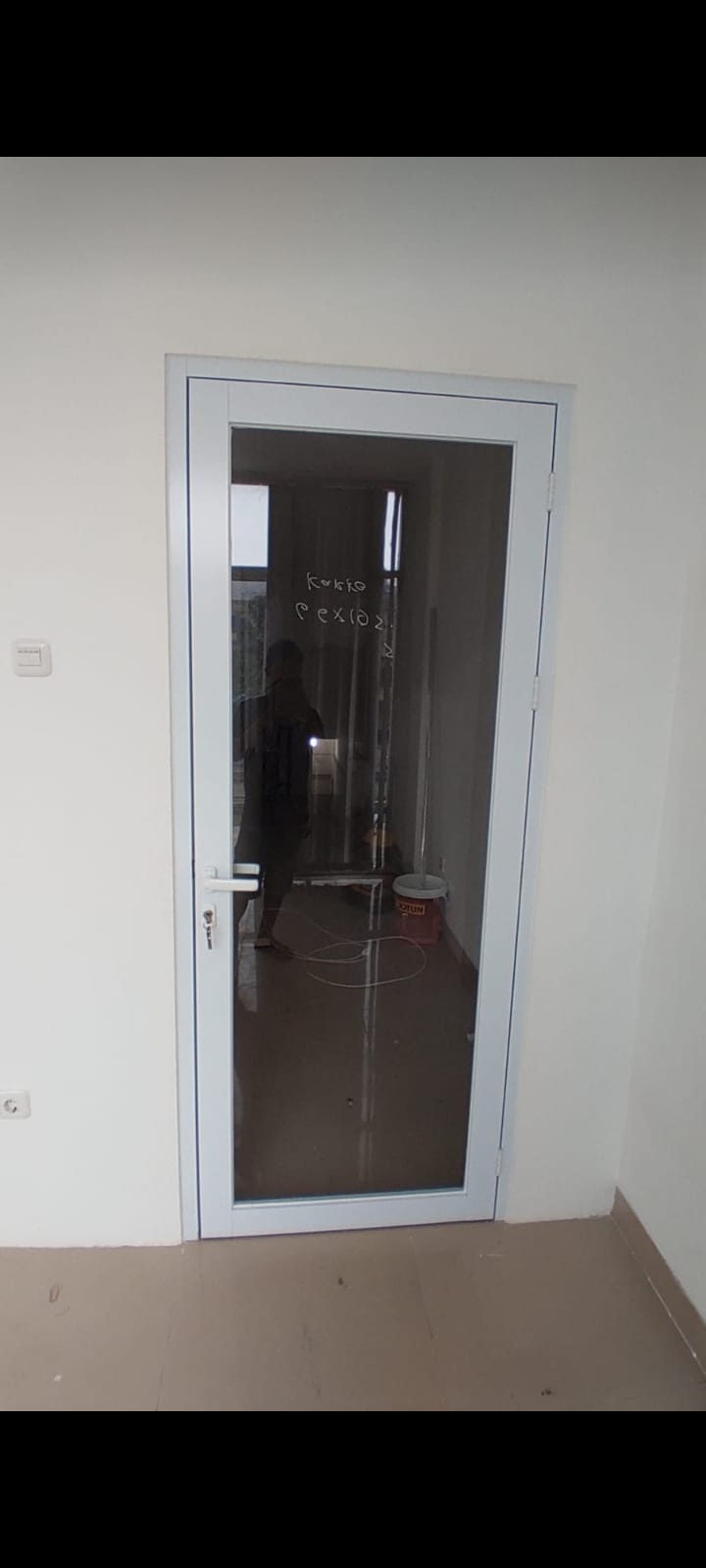 Pintu Kaca 9